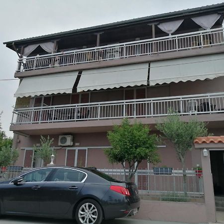 Aparthotel Ο Ακλόνητος Néa Meságkala Exterior foto