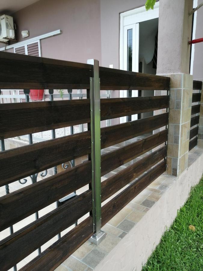 Aparthotel Ο Ακλόνητος Néa Meságkala Exterior foto