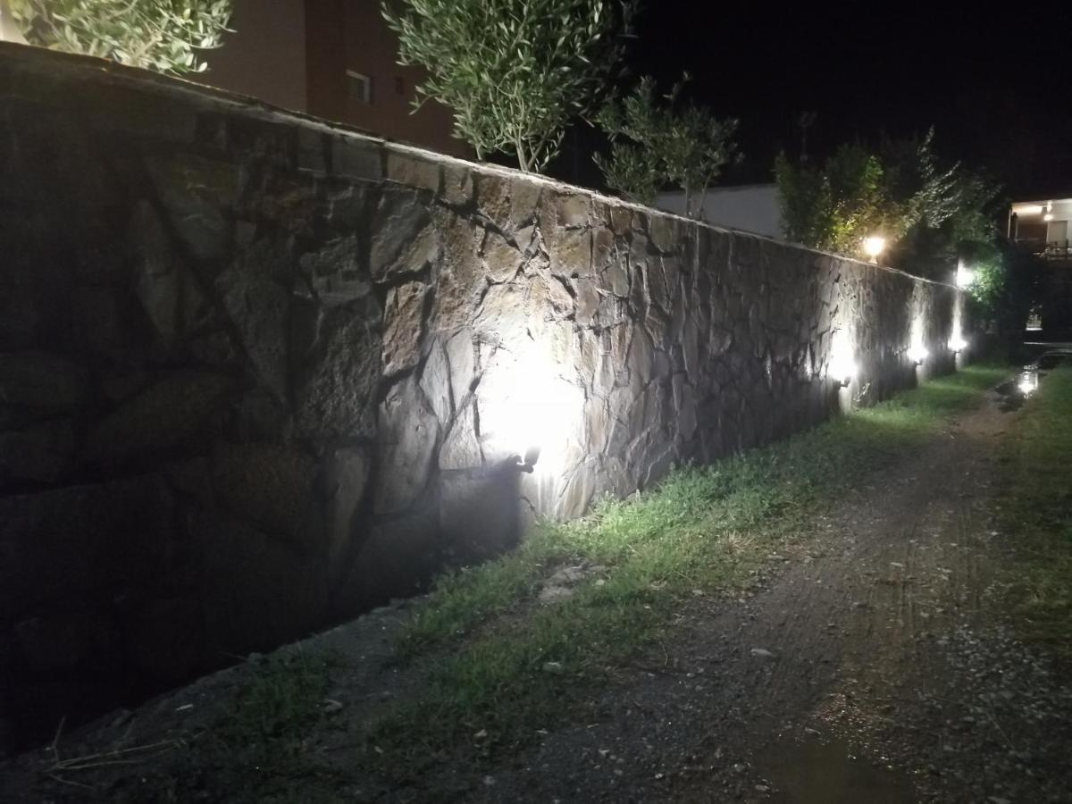 Aparthotel Ο Ακλόνητος Néa Meságkala Exterior foto